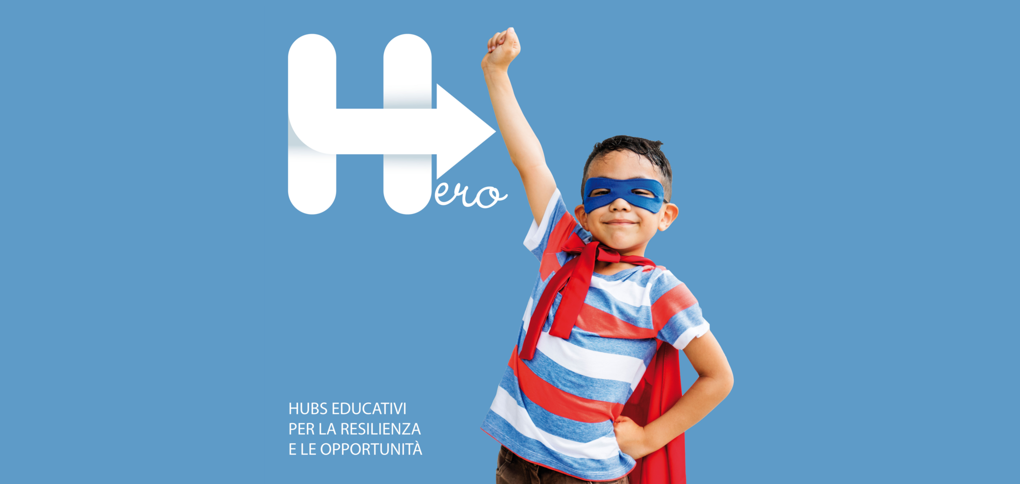 bambino vestito da eroe -hero